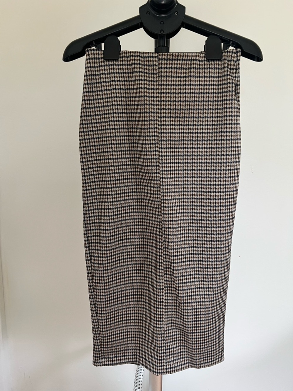 Classic Houndstooth Pencil Skirt in Black and Cream
